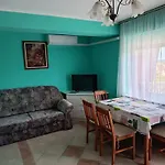 Διαμέρισμα Arany Apartmanhaz Zalagyoengye