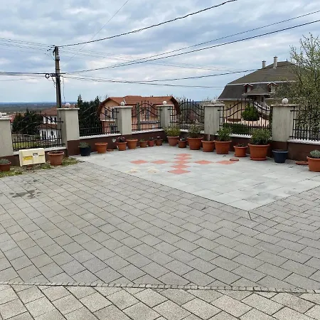 Arany Apartmanhaz Zalagyoengye Apartmán