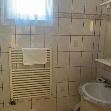 Arany Apartmanhaz Zalagyoengye Apartmán *