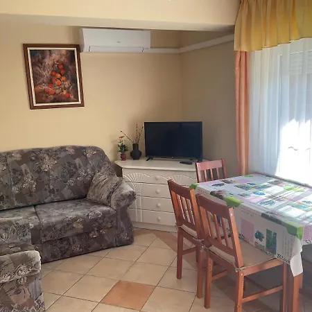 Arany Apartmanhaz Zalagyoengye *