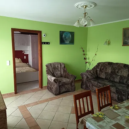 Διαμέρισμα Arany Apartmanhaz Zalagyoengye