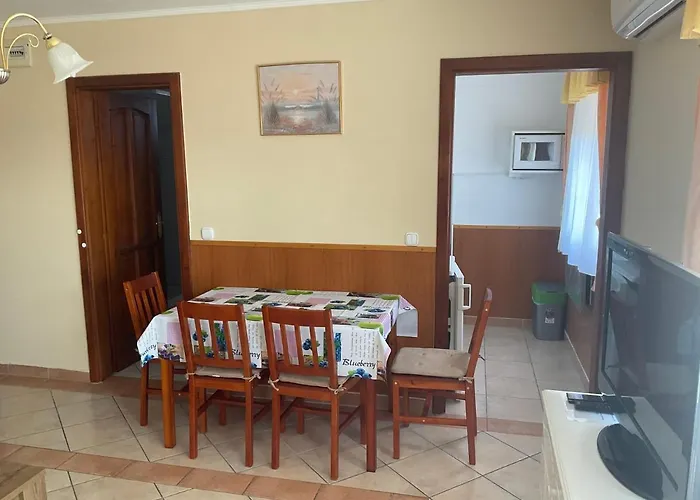 Arany Apartmanhaz Zalagyoengye Апартаменты