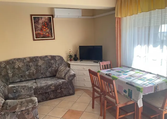 Arany Apartmanhaz Zalagyoengye *